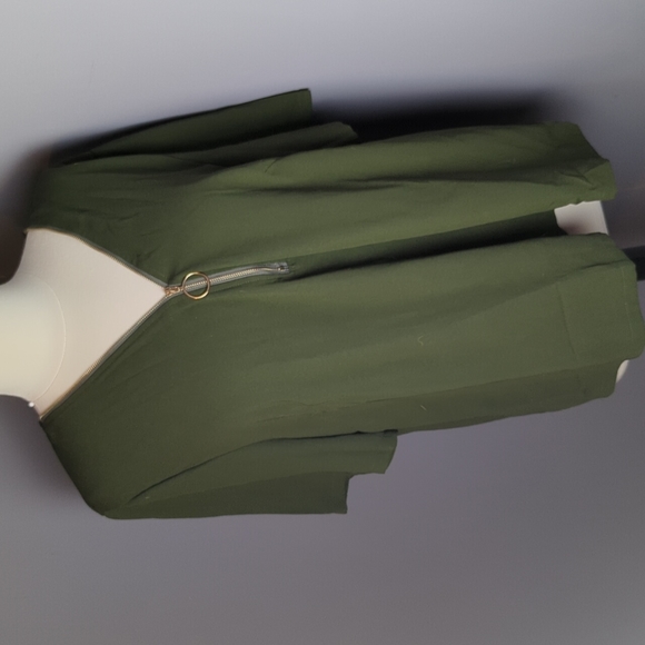 SHEIN Tops - Green Sleeve Top W/ Zipper embellishments NWOT